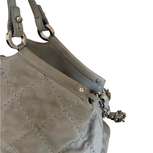 (SOLD) Authenticated Vintage Chanel Grey CC Logo Tote/Crossbody Bag - Picture 5 of 16